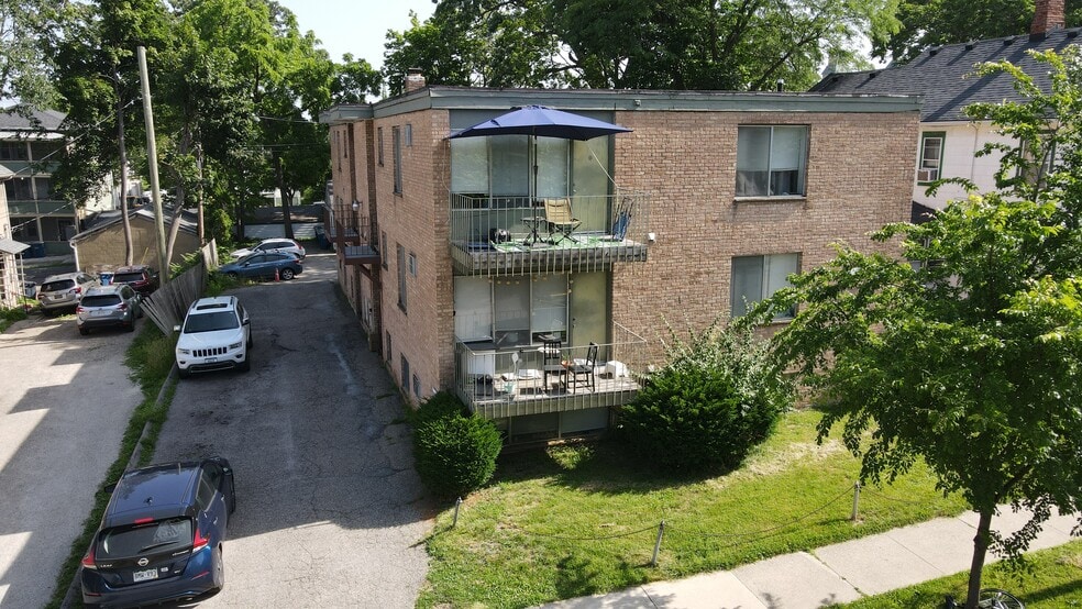 Lawrence Portfolio portfolio of 2 properties for sale on LoopNet.ca - Building Photo - Image 2 of 20