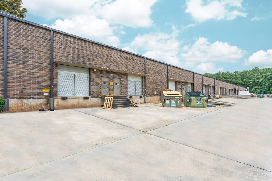 2189 Flintstone Dr, Tucker, GA for lease - Building Photo - Image 2 of 3