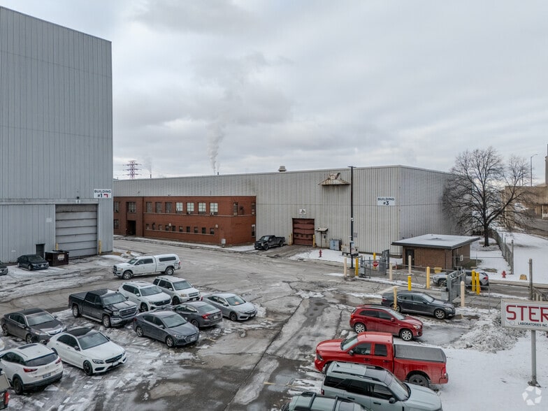 1632 Burlington St E, Hamilton, ON for lease - Primary Photo - Image 1 of 6