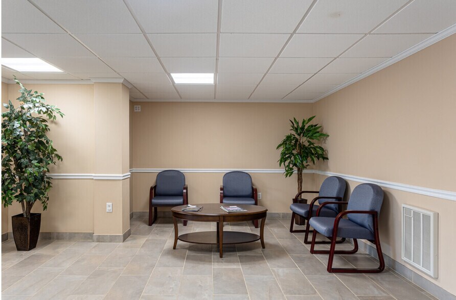 1221 Main St, Weymouth, MA à louer - Photo du bâtiment - Image 3 de 15