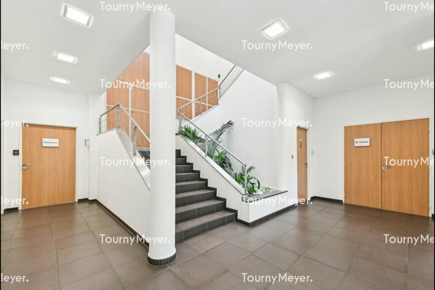 2-4 Rue Maryse Hilsz, Toulouse for lease - Interior Photo - Image 2 of 12