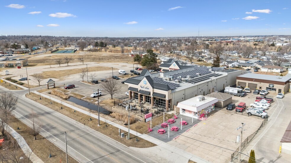 1060 NE Old Marion Rd, Cedar Rapids, IA à vendre - Photo du bâtiment - Image 3 de 13