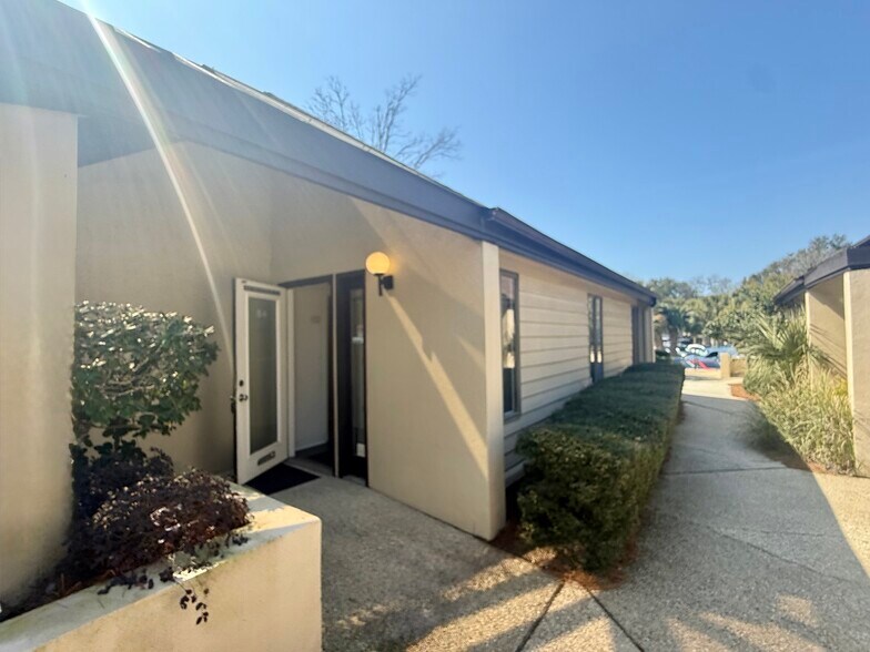 109 Wappoo Creek Dr, Charleston, SC à louer - Photo du bâtiment - Image 2 de 7