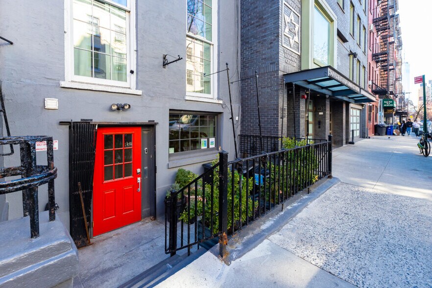 179 Sullivan St, New York, NY for lease - Building Photo - Image 2 of 10