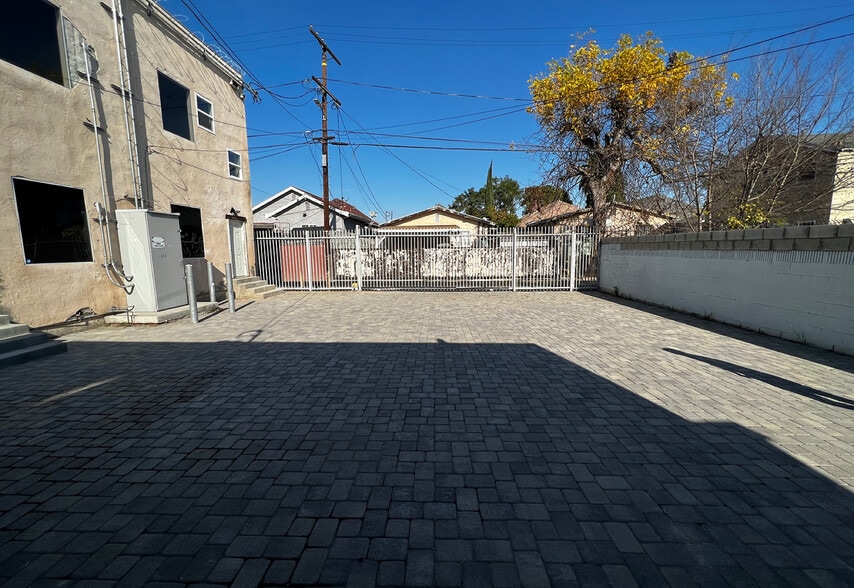 Mixed-Use Purchase Opportunity portfolio of 2 properties for sale on LoopNet.ca - Building Photo - Image 3 of 17