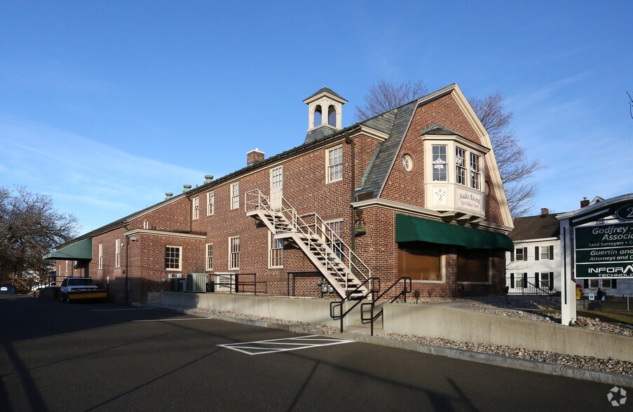 26 Broadway, North Haven, CT à louer - Photo du bâtiment - Image 3 de 4