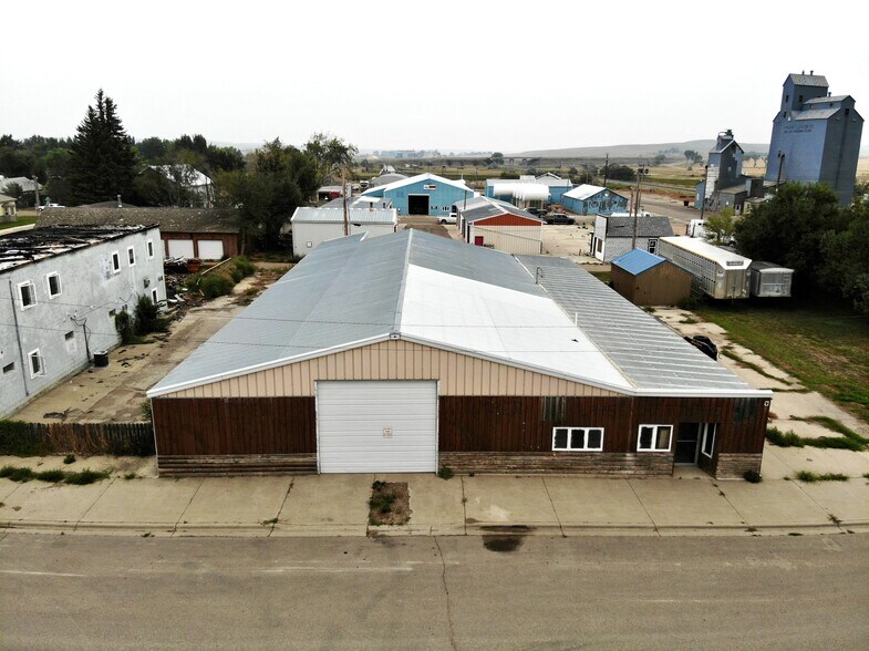 12 Broadway Ave, Culbertson, MT à vendre - Photo du bâtiment - Image 1 de 21
