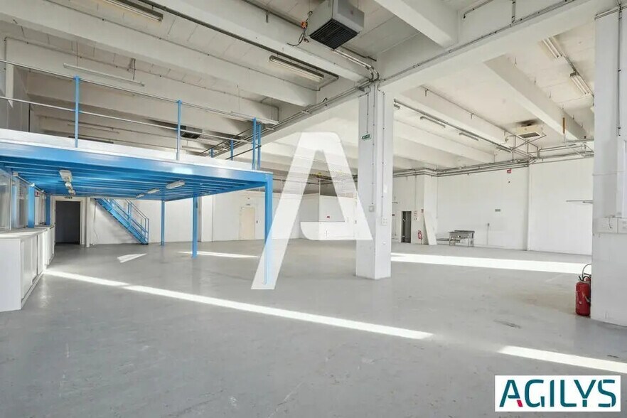 Flex in Rungis for lease - Interior Photo - Image 1 of 12
