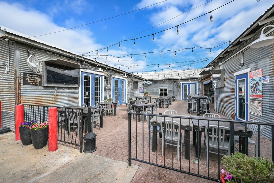 814 S Main St, Grapevine, TX à vendre - Photo du bâtiment - Image 3 de 15