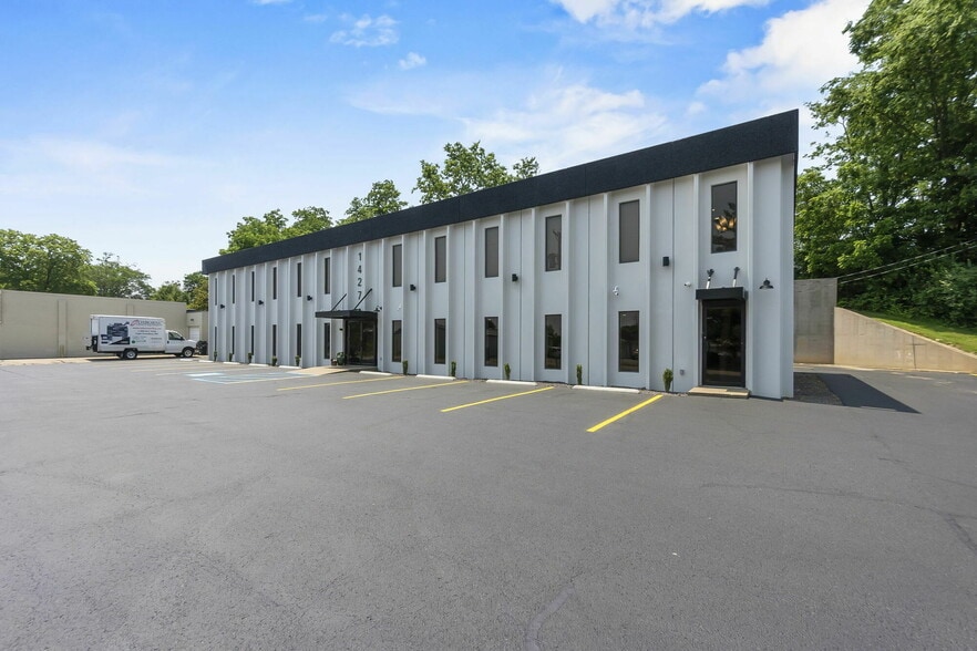 1427 Thomas Dr, Cape Girardeau, MO for lease - Building Photo - Image 3 of 16