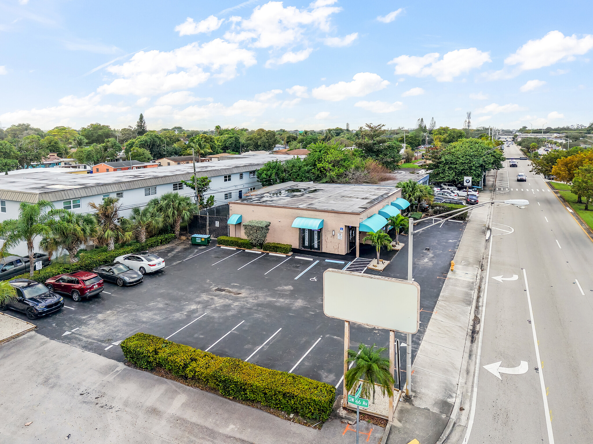 Bureau dans Pembroke Pines, FL à vendre Photo principale- Image 1 de 25