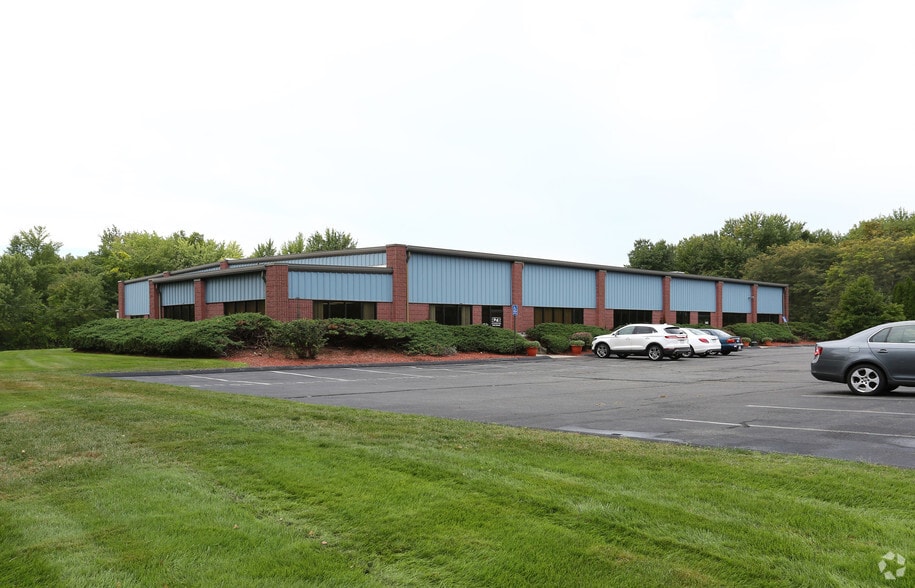 1094 Suffield St, Agawam, MA for sale - Primary Photo - Image 1 of 21