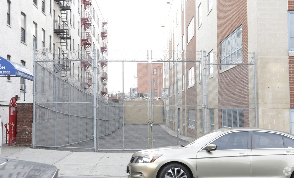 1980 Jerome Ave, Bronx, NY à louer - Photo du bâtiment - Image 3 de 3
