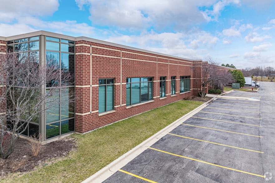 7135 Janes Ave, Woodridge, IL à louer - Photo du bâtiment - Image 1 de 12
