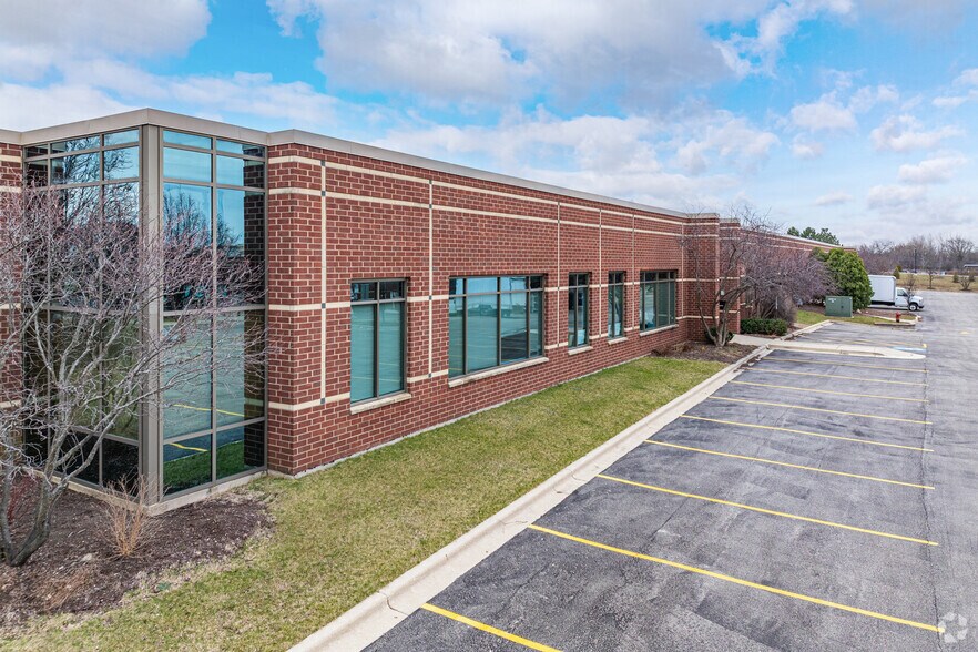 7135 Janes Ave, Woodridge, IL à louer - Photo du bâtiment - Image 1 de 12