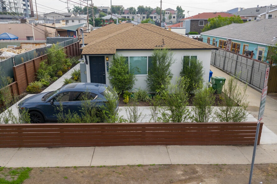 10720 Charnock Rd, Los Angeles, CA à vendre - Photo du bâtiment - Image 2 de 33