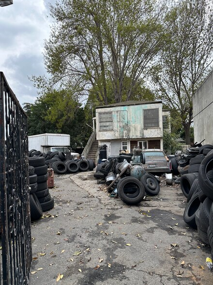 212 E Alondra Blvd, Compton, CA à vendre - Photo du bâtiment - Image 3 de 4