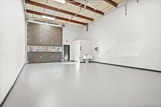 77 S Main St, Newtown, CT à louer Photo intérieure- Image 2 de 8