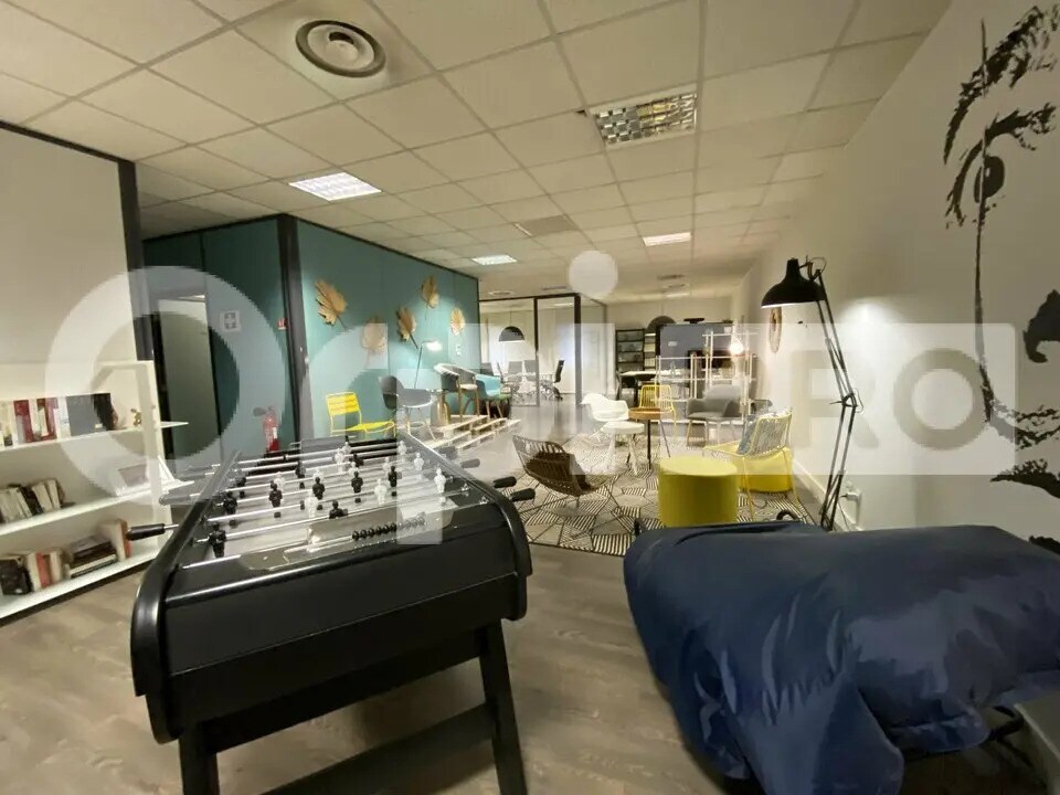 Flex in Vaulx-en-Velin for sale Building Photo- Image 1 of 13