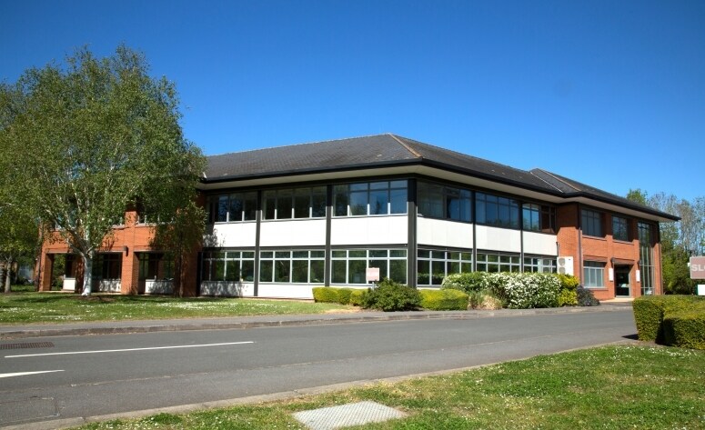Occam Rd, Guildford à louer - Photo du bâtiment - Image 1 de 3