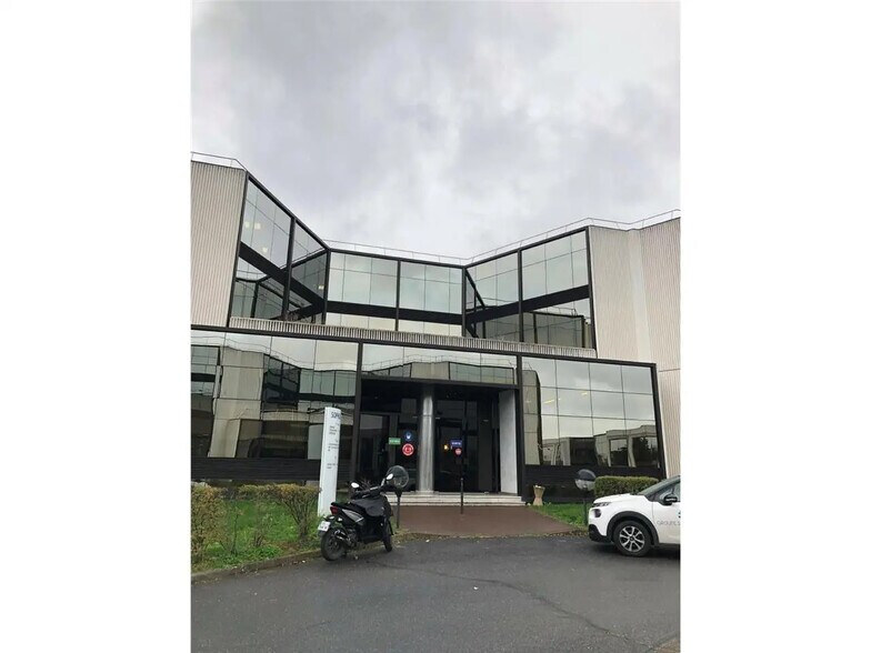 Local d'activités dans Argenteuil à vendre - Photo du bâtiment - Image 3 de 11