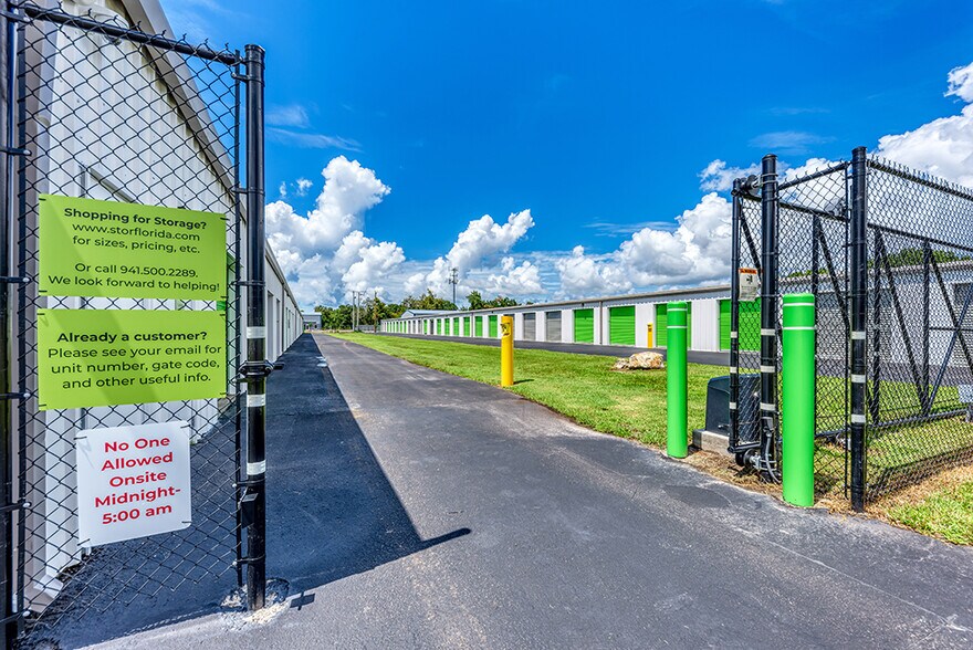 7000 Iris Ave, Sarasota, FL à vendre - Photo du bâtiment - Image 2 de 6