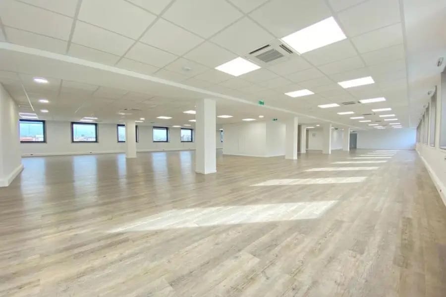 Office in Boulogne-Billancourt for lease Interior Photo- Image 1 of 11