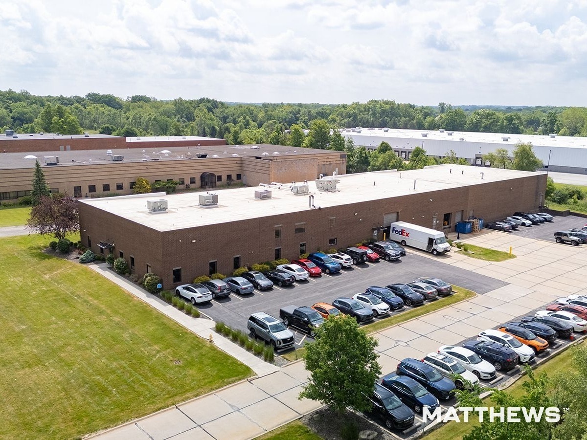 30350 Bruce Industrial Pky, Solon, OH à vendre Photo du bâtiment- Image 1 de 4