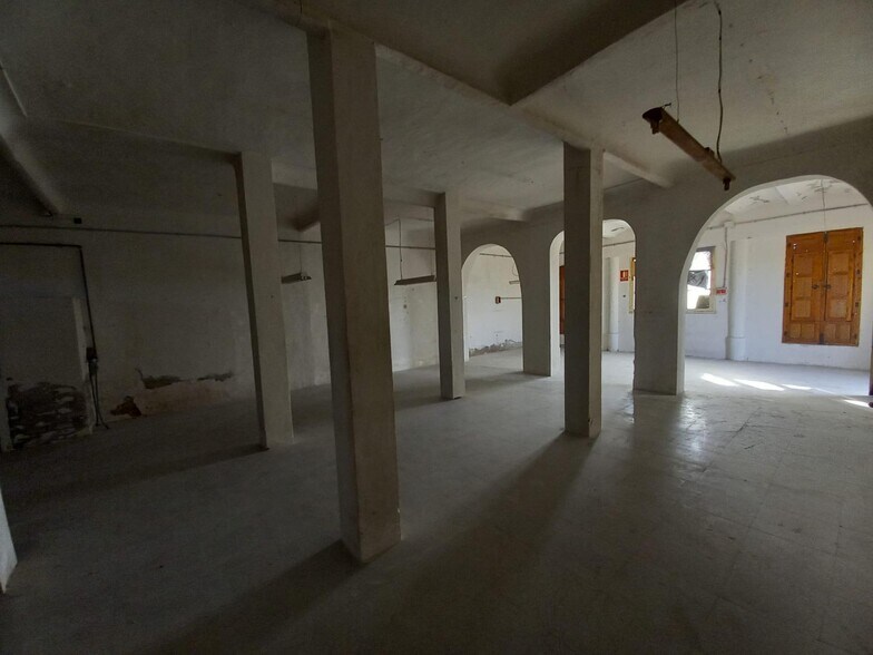 Industrial in Elche for lease - Building Photo - Image 1 of 14