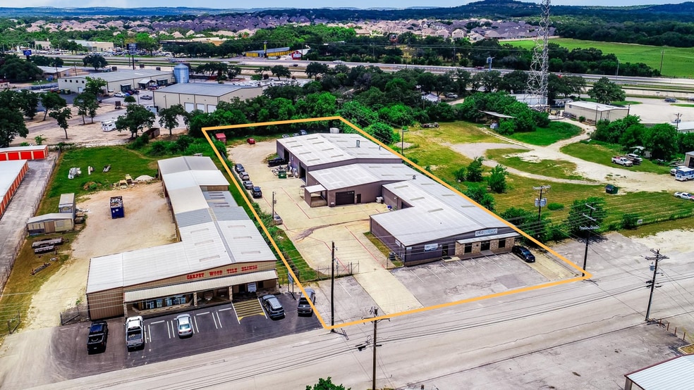 124 Industrial Dr, Boerne, TX for lease - Building Photo - Image 3 of 9
