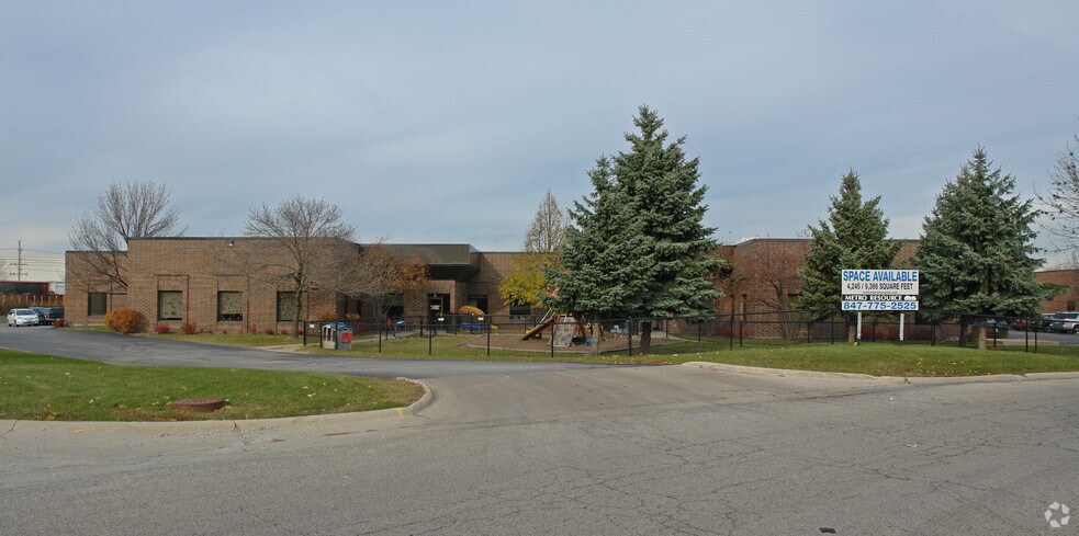 28457 Ballard Dr, Lake Forest, IL à louer - Photo du bâtiment - Image 3 de 42