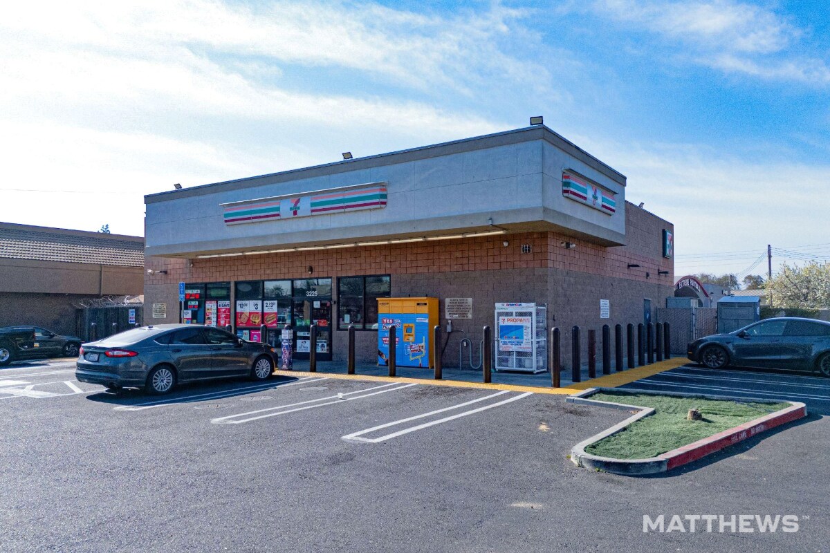 3225 Mchenry Ave, Modesto, CA à vendre Photo principale- Image 1 de 4