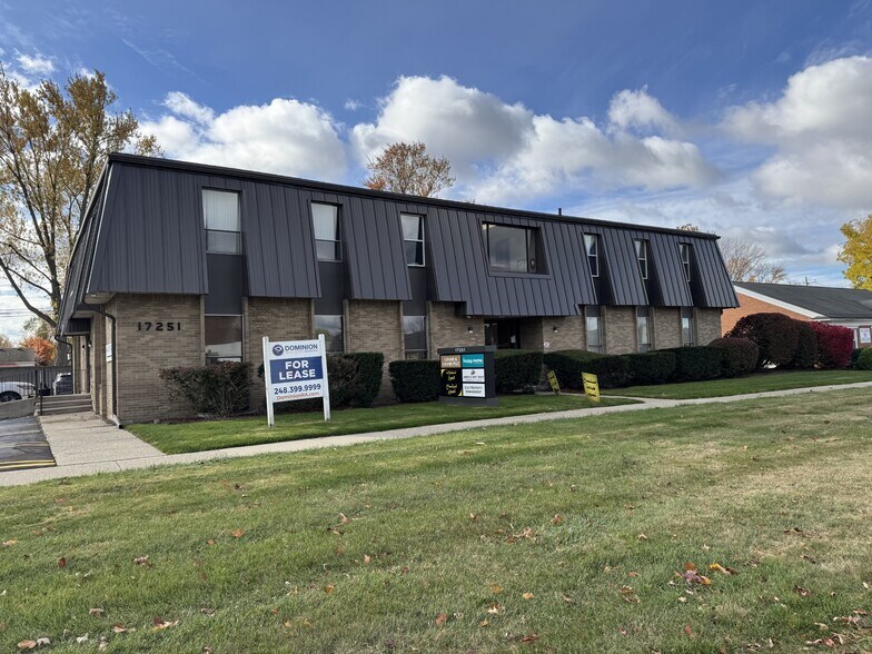 17251 W 12 Mile Rd, Southfield, MI à louer - Photo du bâtiment - Image 2 de 6