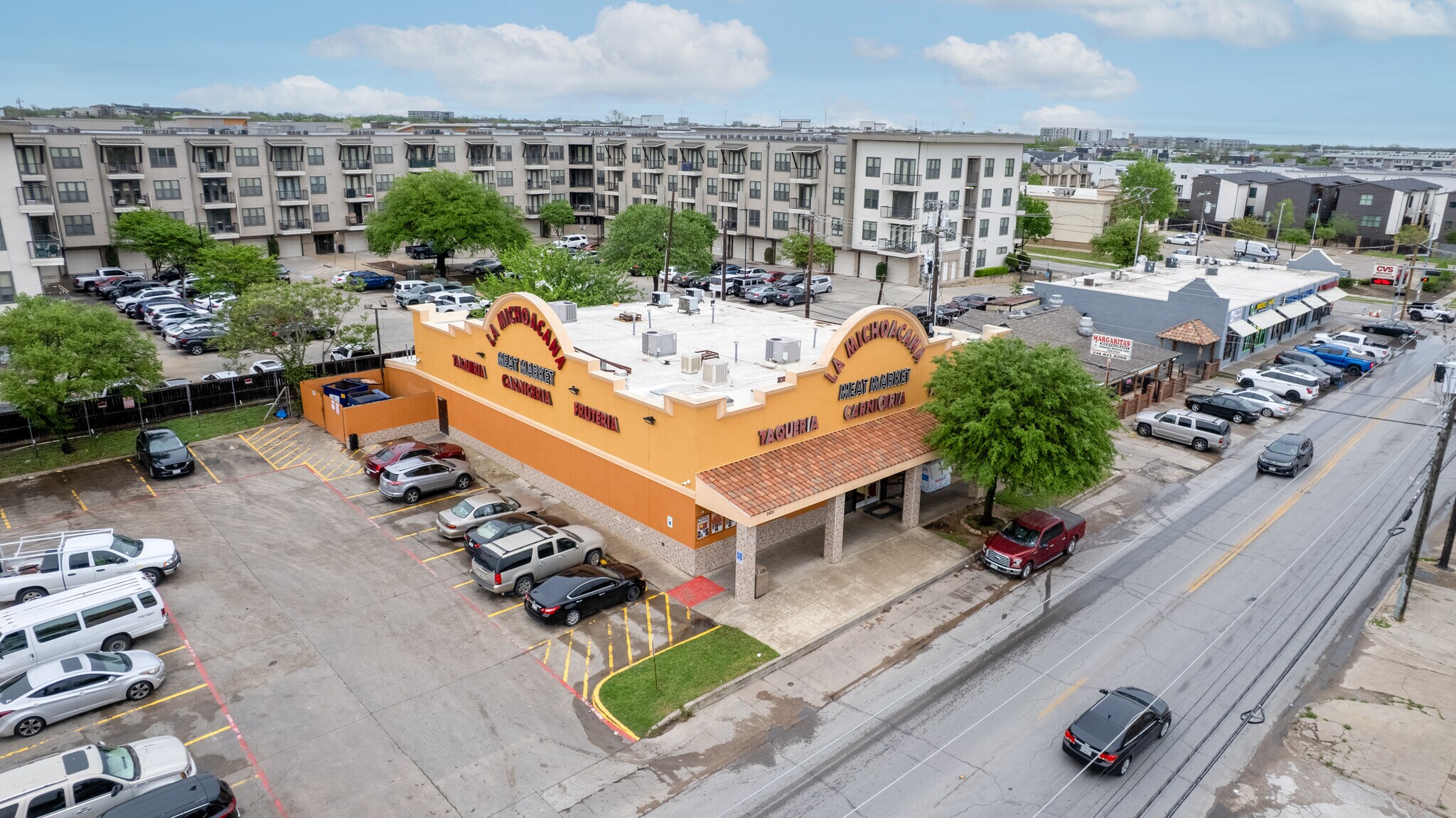 2420 N Fitzhugh Ave, Dallas, TX à louer Photo du bâtiment- Image 1 de 28