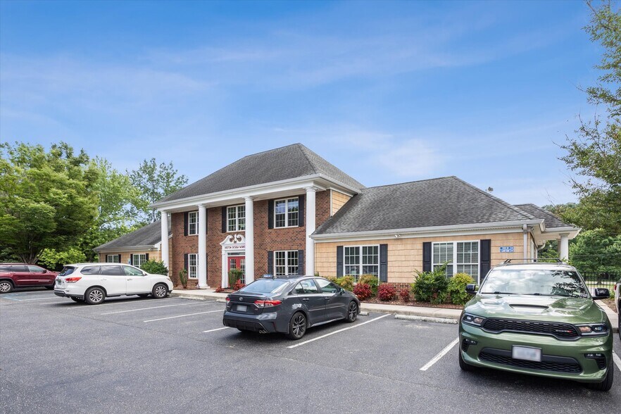 1101 Coventry Blvd, Yorktown, VA à vendre - Photo du bâtiment - Image 1 de 36