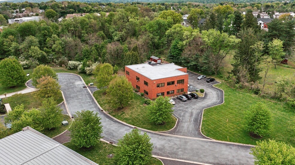 14 Chrisevyn Ln, Phoenixville, PA for sale - Building Photo - Image 2 of 8