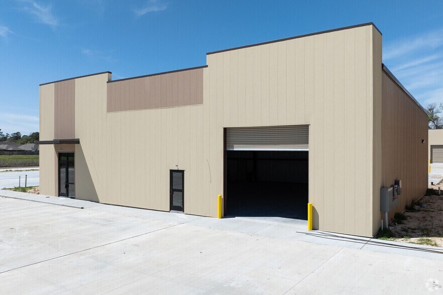 11811 Champion Forest Dr, Houston, TX à vendre - Photo du bâtiment - Image 2 de 5