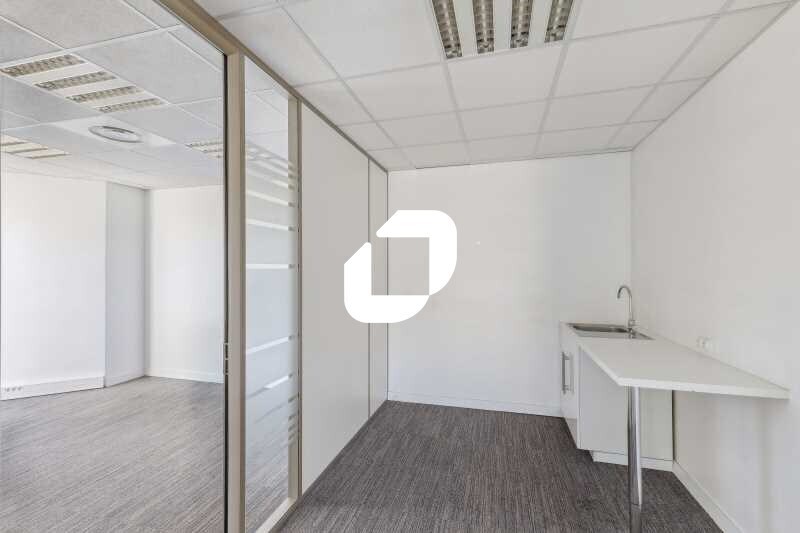 Avenue Du Docteur Georges Lévy, Vénissieux for lease - Interior Photo - Image 3 of 32