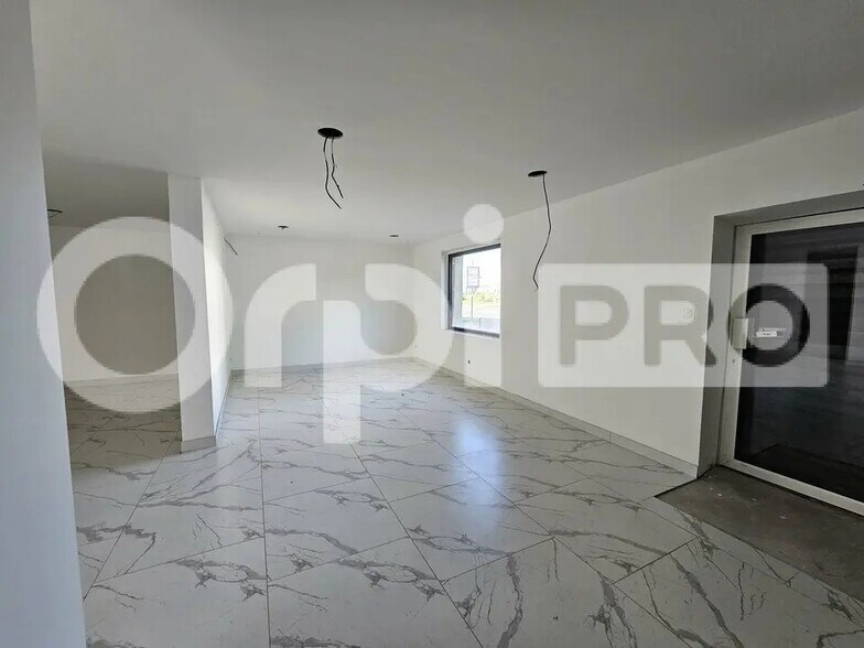 Retail in Talence for sale - Interior Photo - Image 1 of 12