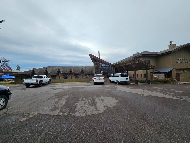 711 13th St E, Whitefish, MT à vendre - Photo du bâtiment - Image 2 de 57