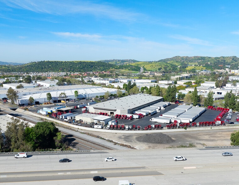 3100 Pomona Blvd, Pomona, CA à louer - Photo du bâtiment - Image 2 de 6