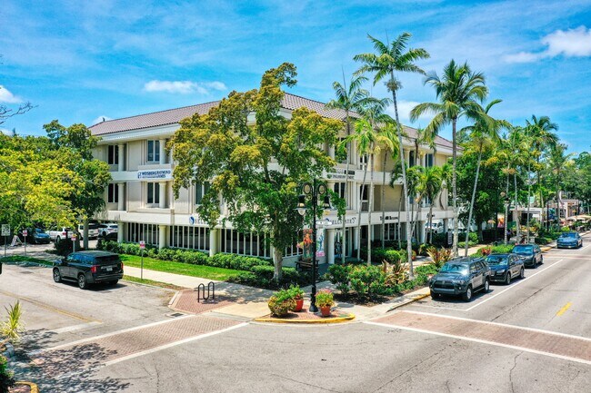 Plus de détails pour 400 5th Ave S, Naples, FL - Bureau à vendre