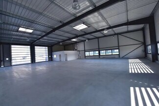 Plus de détails pour Local d'activités à louer