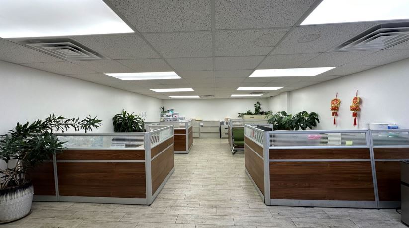 130 W 10th St, Huntington Station, NY à louer - Photo intérieure - Image 3 de 9