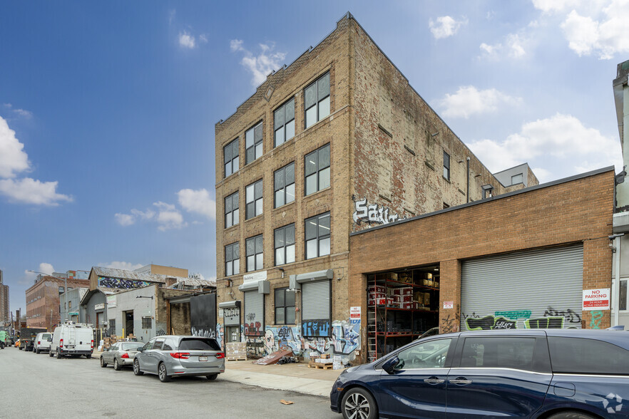 Industriel dans Brooklyn, NY à vendre - Photo principale - Image 1 de 1