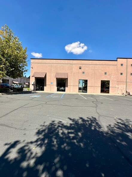 1013 Nichols Dr, Rocklin, CA for lease - Building Photo - Image 2 of 9