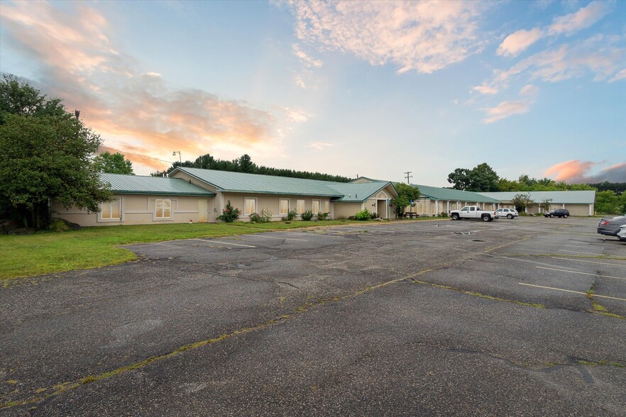 1380 E Main St, Edmore, MI for sale - Building Photo - Image 3 of 43