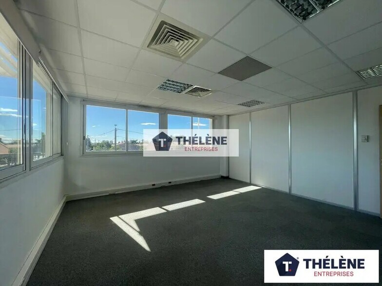 Office in Montpellier for lease - Interior Photo - Image 2 of 8