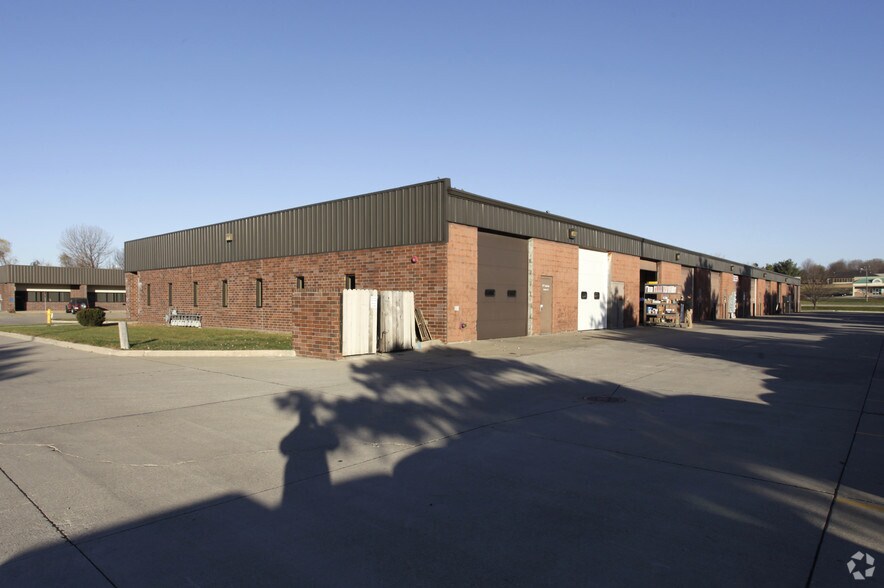 10500-10540 Hickman Rd, Clive, IA à louer - Photo du bâtiment - Image 2 de 3