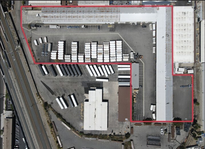 505 W Foothill Blvd, Azusa, CA à louer Photo du bâtiment- Image 1 de 11